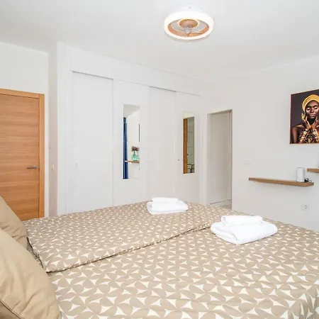 Charming 3-br With Pool, En-suite Bathrooms & Parking, Amarilla Golf