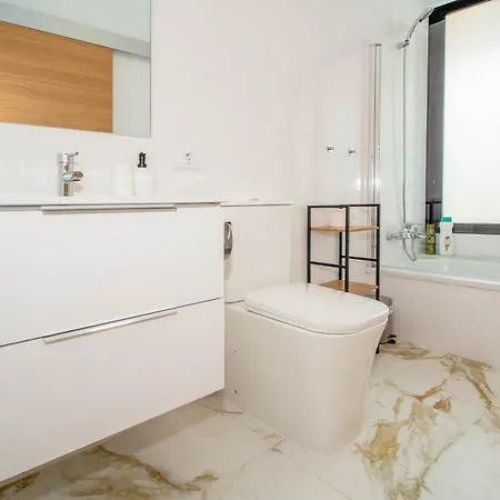Charming 3-br With Pool, En-suite Bathrooms & Parking, Amarilla Golf Villa