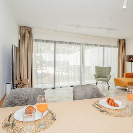 Charming 3-br With Pool, En-suite Bathrooms & Parking, Amarilla Golf Villa San Miguel de Abona