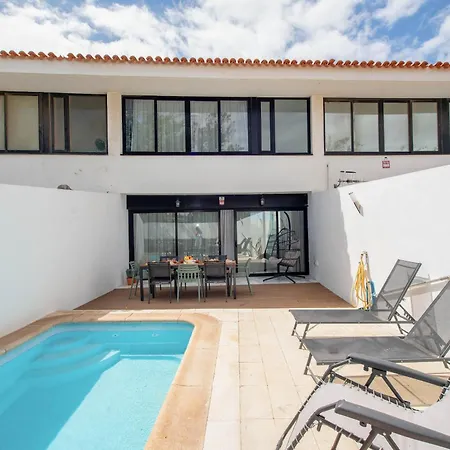 Charming 3-br With Pool, En-suite Bathrooms & Parking, Amarilla Golf *