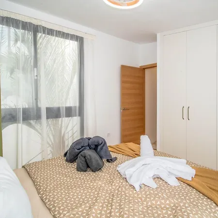 Charming 3-br With Pool, En-suite Bathrooms & Parking, Amarilla Golf Villa