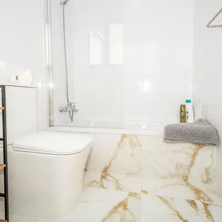 Charming 3-br With Pool, En-suite Bathrooms & Parking, Amarilla Golf