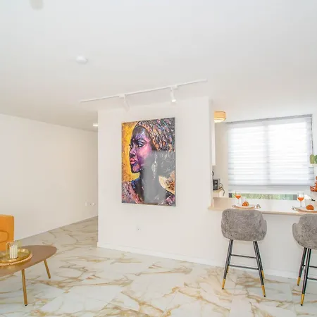 Charming 3-br With Pool, En-suite Bathrooms & Parking, Amarilla Golf Villa